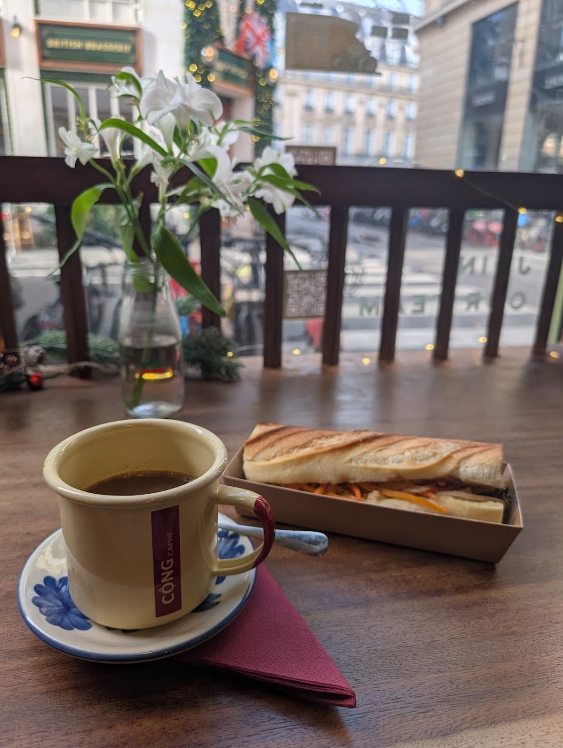 Công Câphê — specialty coffee shop in Paris (photo 3)
