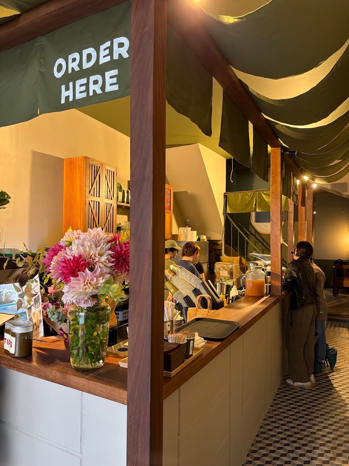 Cong Caphe Saint-Honoré, specialty coffee shop in Paris (photo 2)