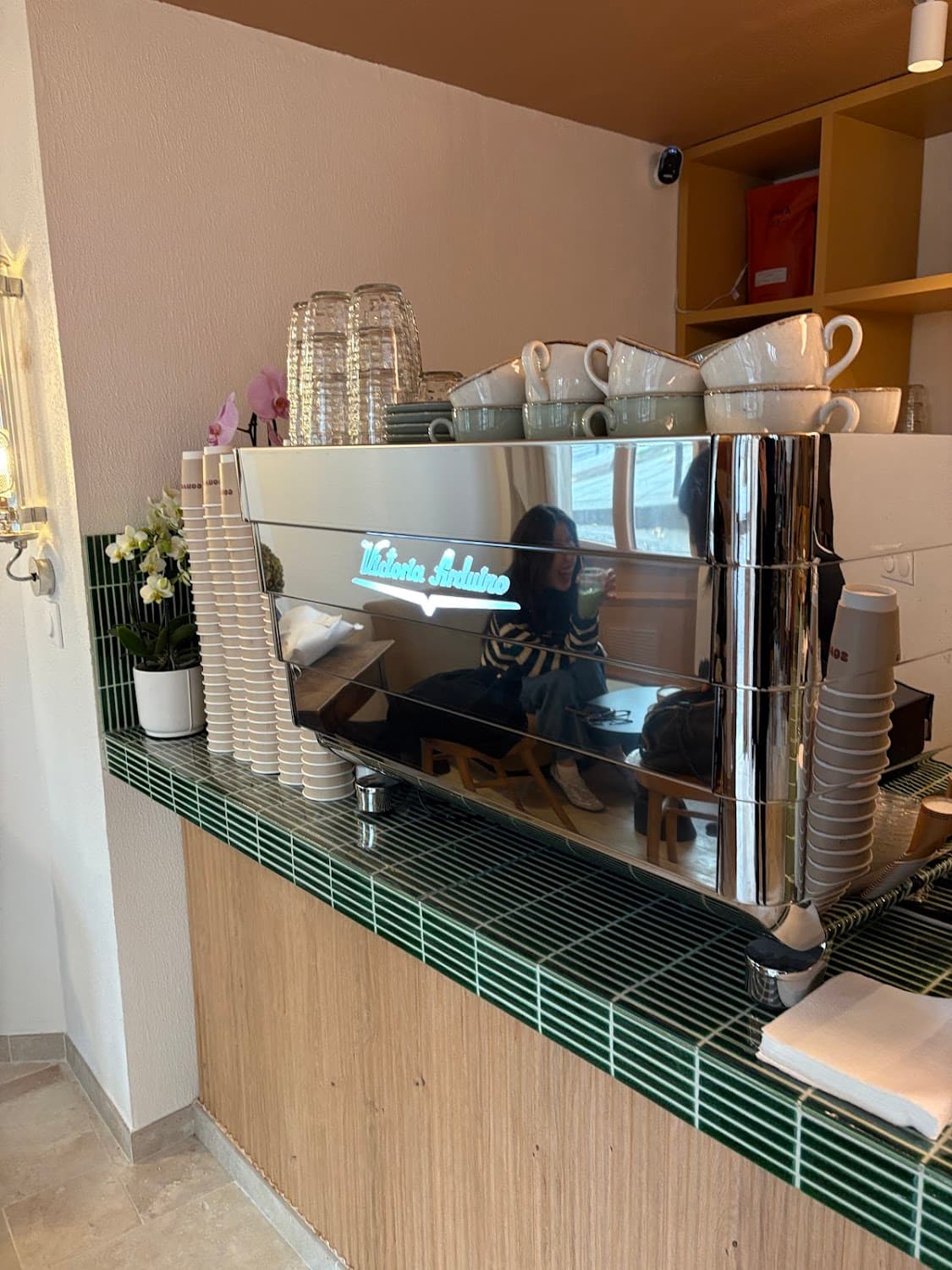 Convos — specialty coffee shop in Paris (photo 5)