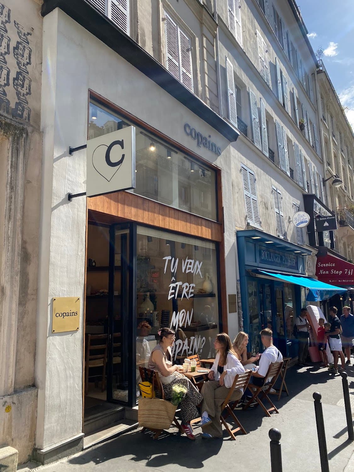 Copains - Rue des Abbesses, specialty coffee shop in Paris