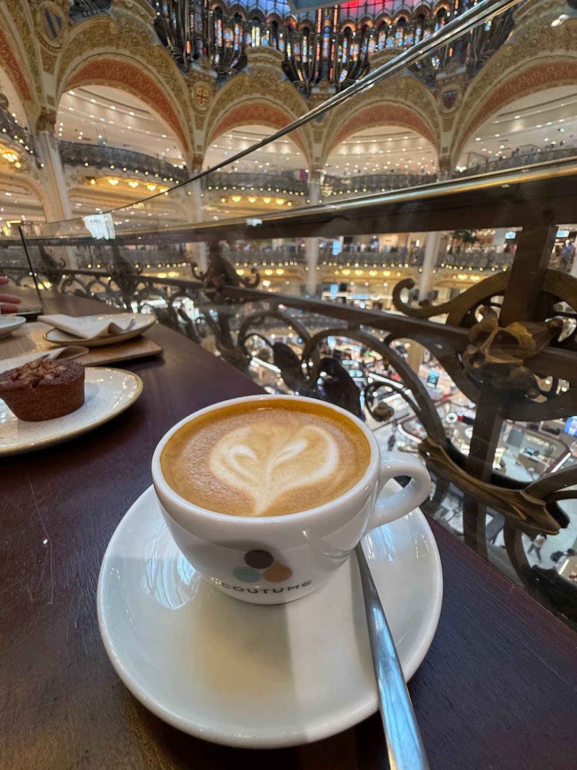 Coutume - Galeries Lafayette — specialty coffee shop in Paris (photo 3)