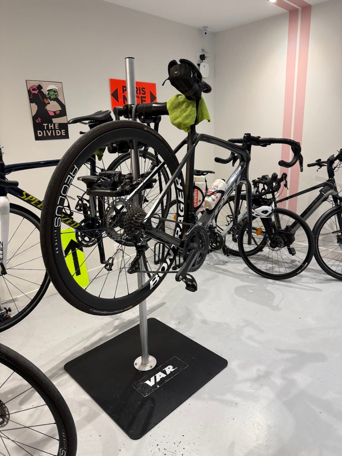 DAHU - Café & Atelier Vélo — specialty coffee shop in Paris (photo 7)