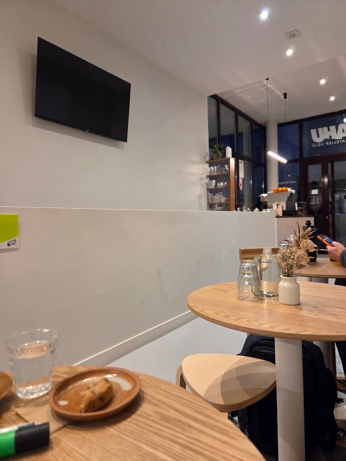 DAHU - Café & Atelier Vélo — specialty coffee shop in Paris (photo 2)