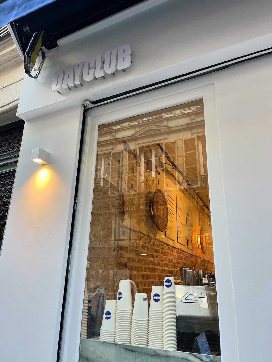 DAYCLUB — specialty coffee shop in Paris (photo 1)