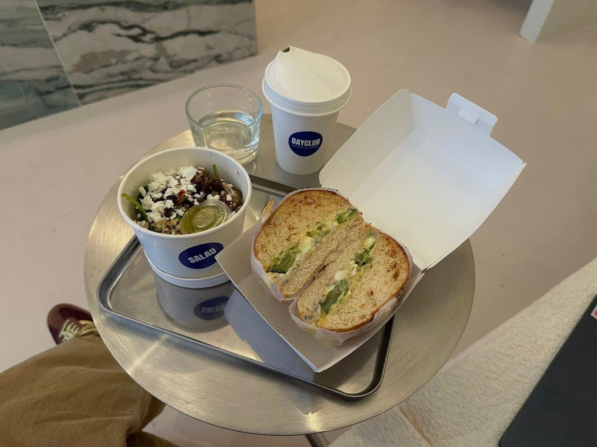 DAYCLUB — specialty coffee shop in Paris (photo 4)