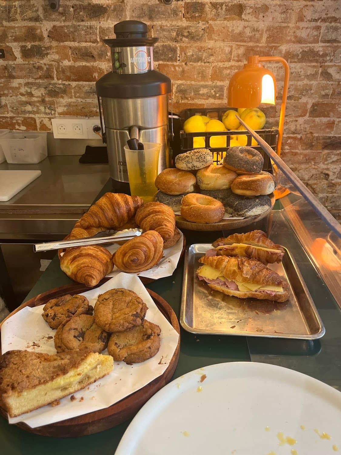 Délit. Le Café — specialty coffee shop in Paris (photo 1)