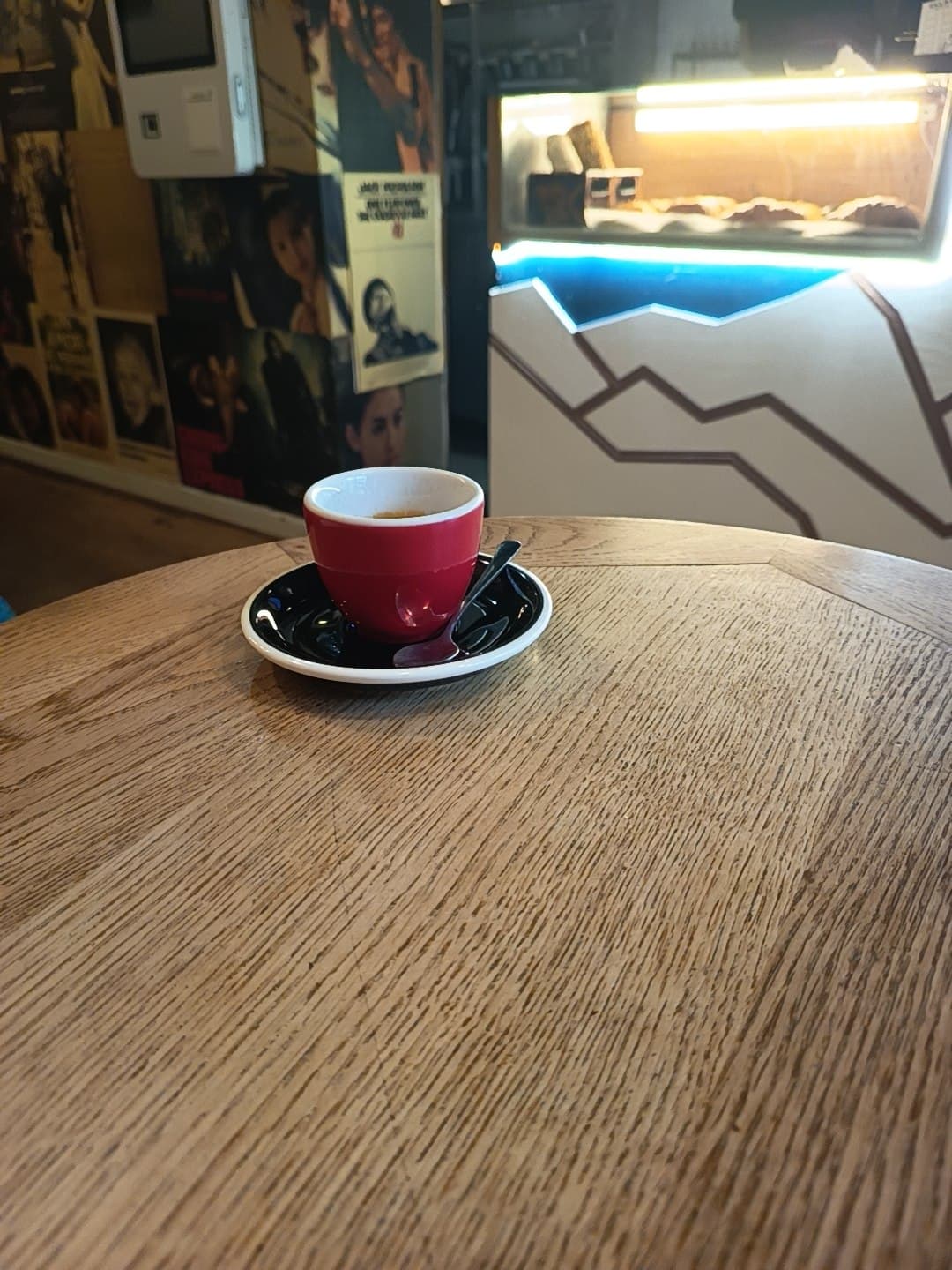 Éclat, specialty coffee shop in Paris (photo 5)