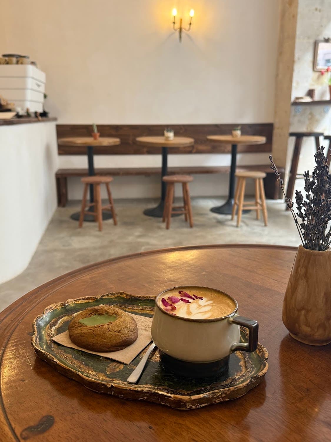 emm… café, specialty coffee shop in Paris (photo 4)