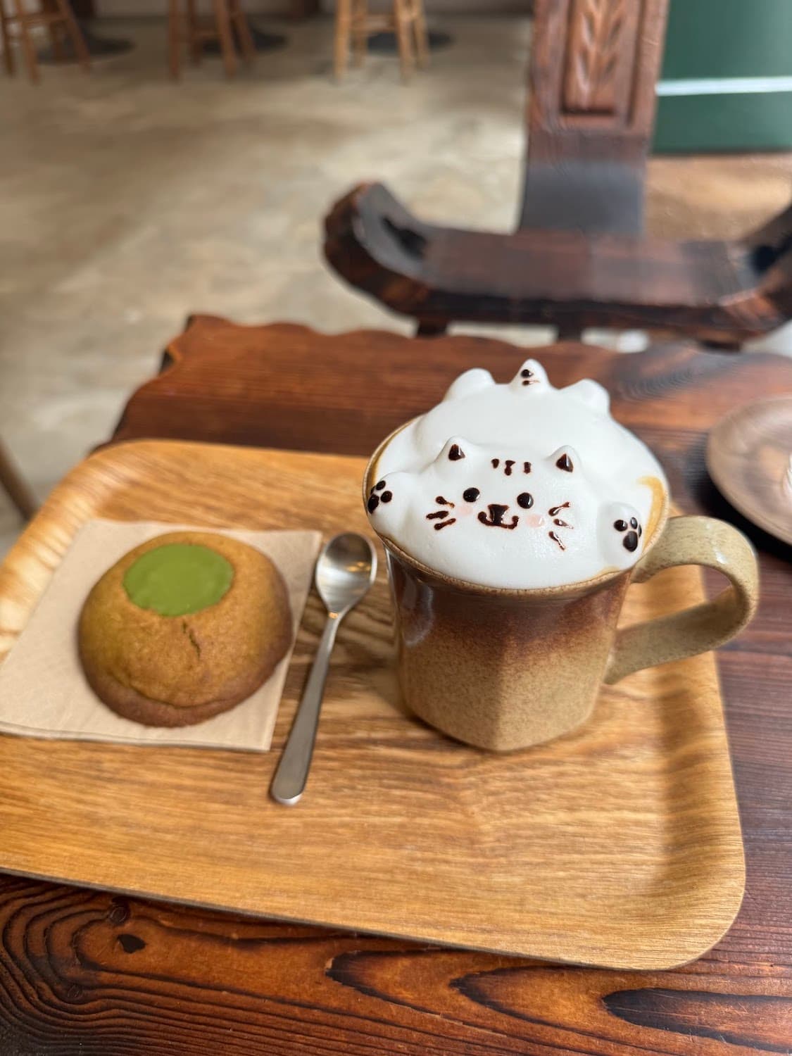 emm… café, specialty coffee shop in Paris