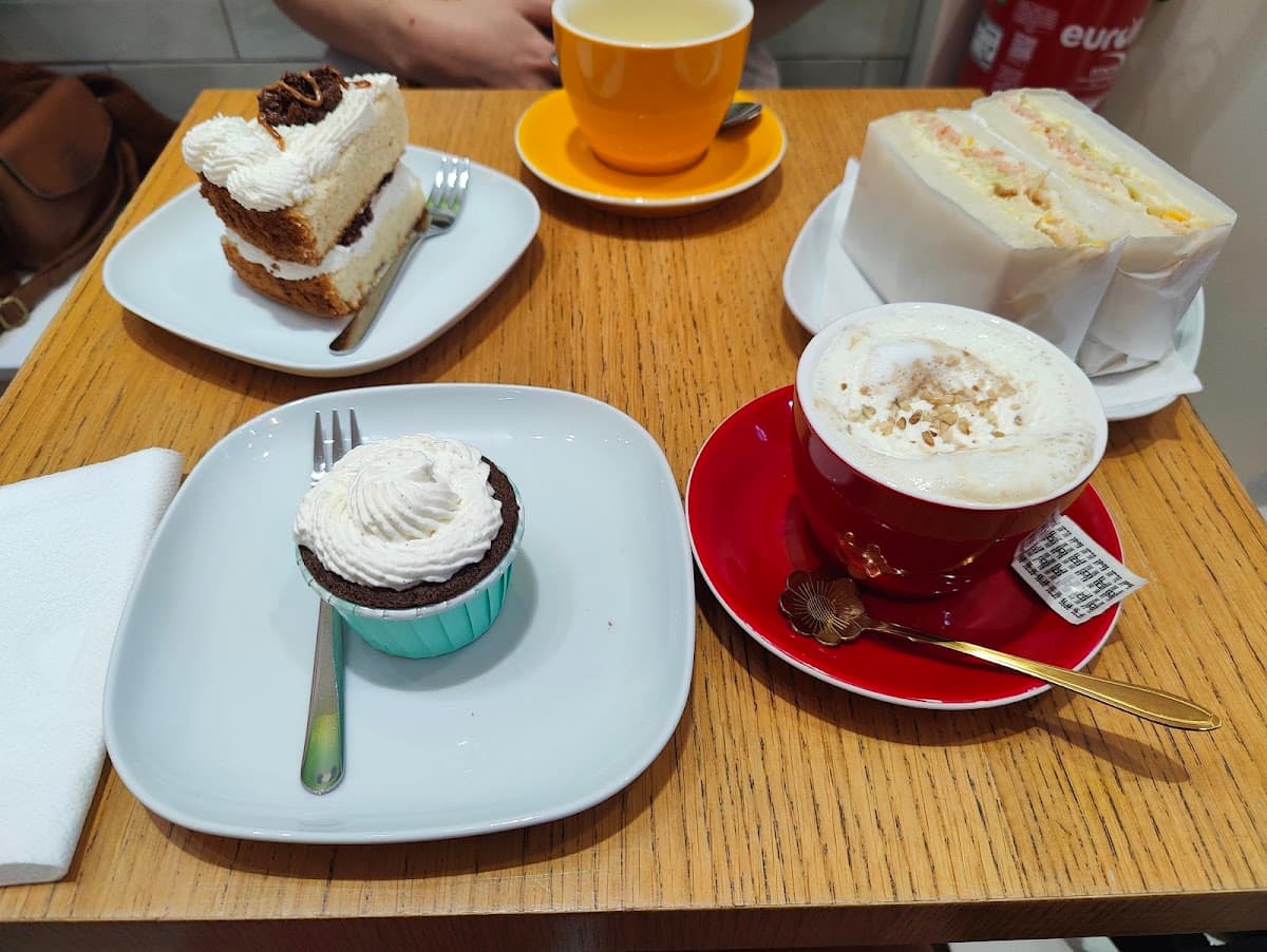 FamiLi Café — specialty coffee shop in Paris (photo 5)
