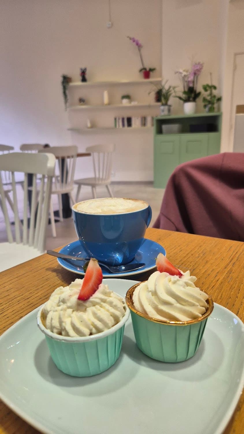 FamiLi Café — specialty coffee shop in Paris (photo 1)