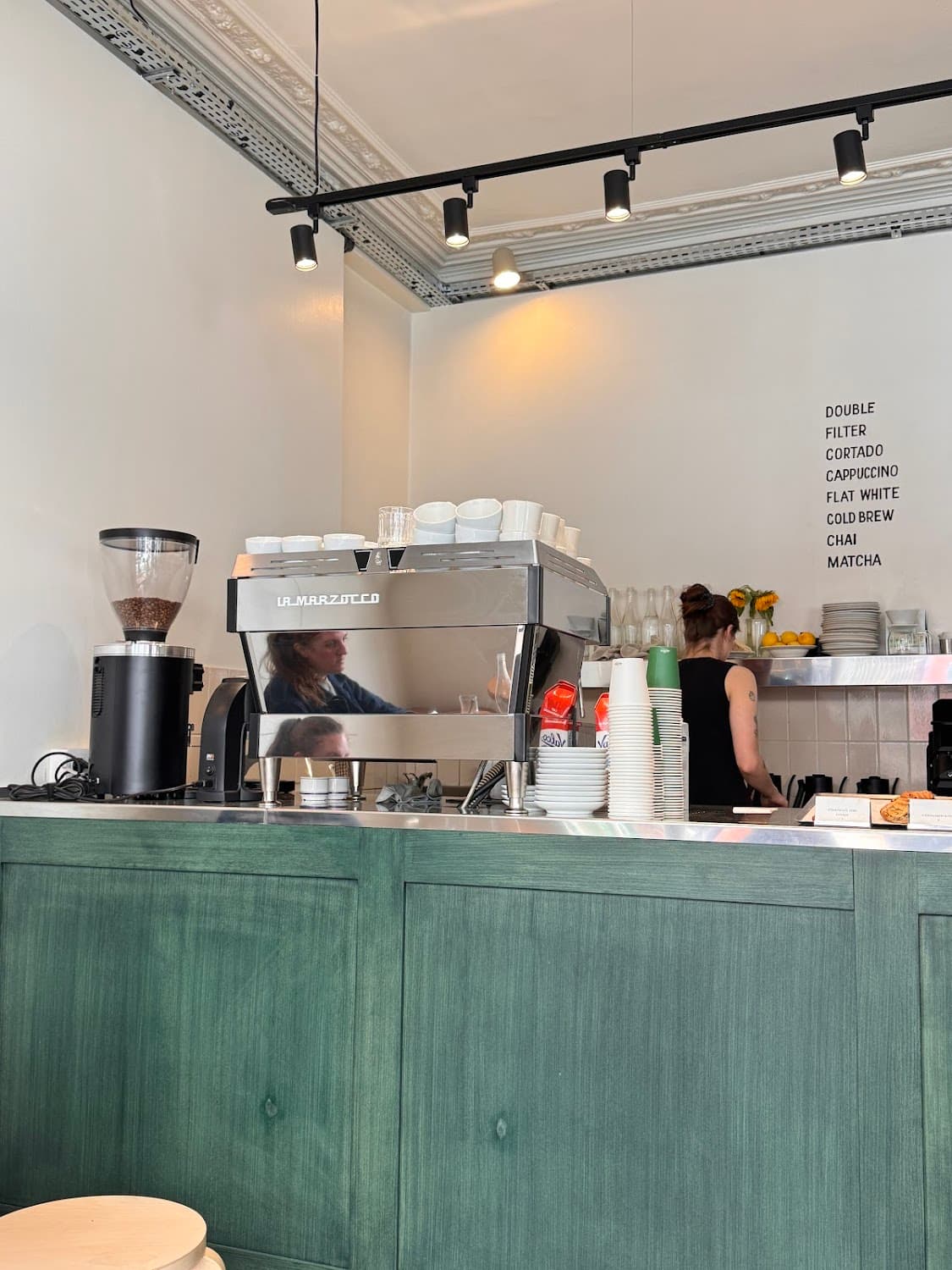 FAUNA — specialty coffee shop in Paris (photo 6)