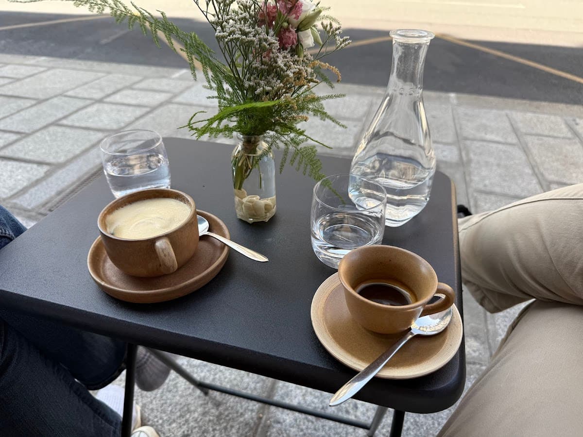 Flor de cafe — specialty coffee shop in Paris (photo 5)