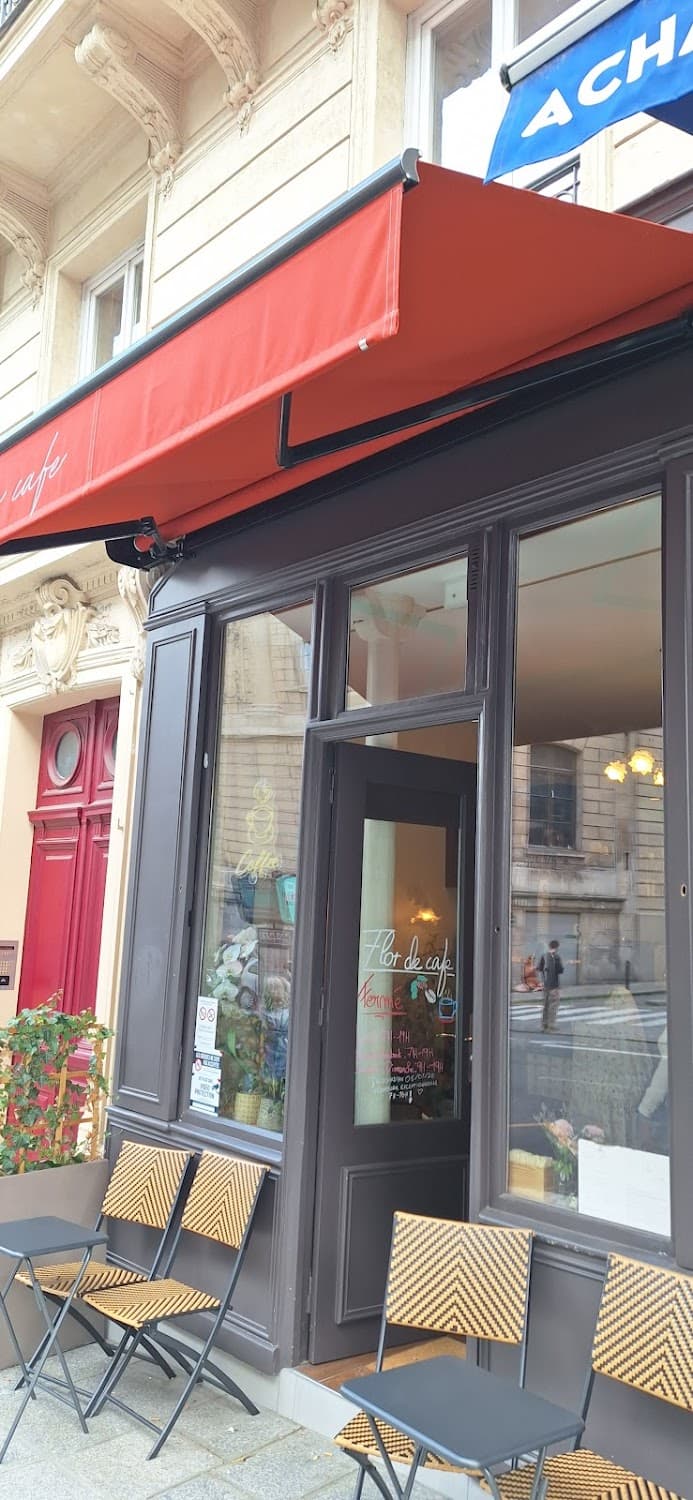 Flor de cafe, specialty coffee shop in Paris