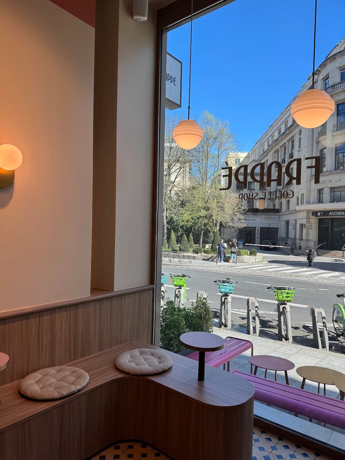Frappé — specialty coffee shop in Paris (photo 5)