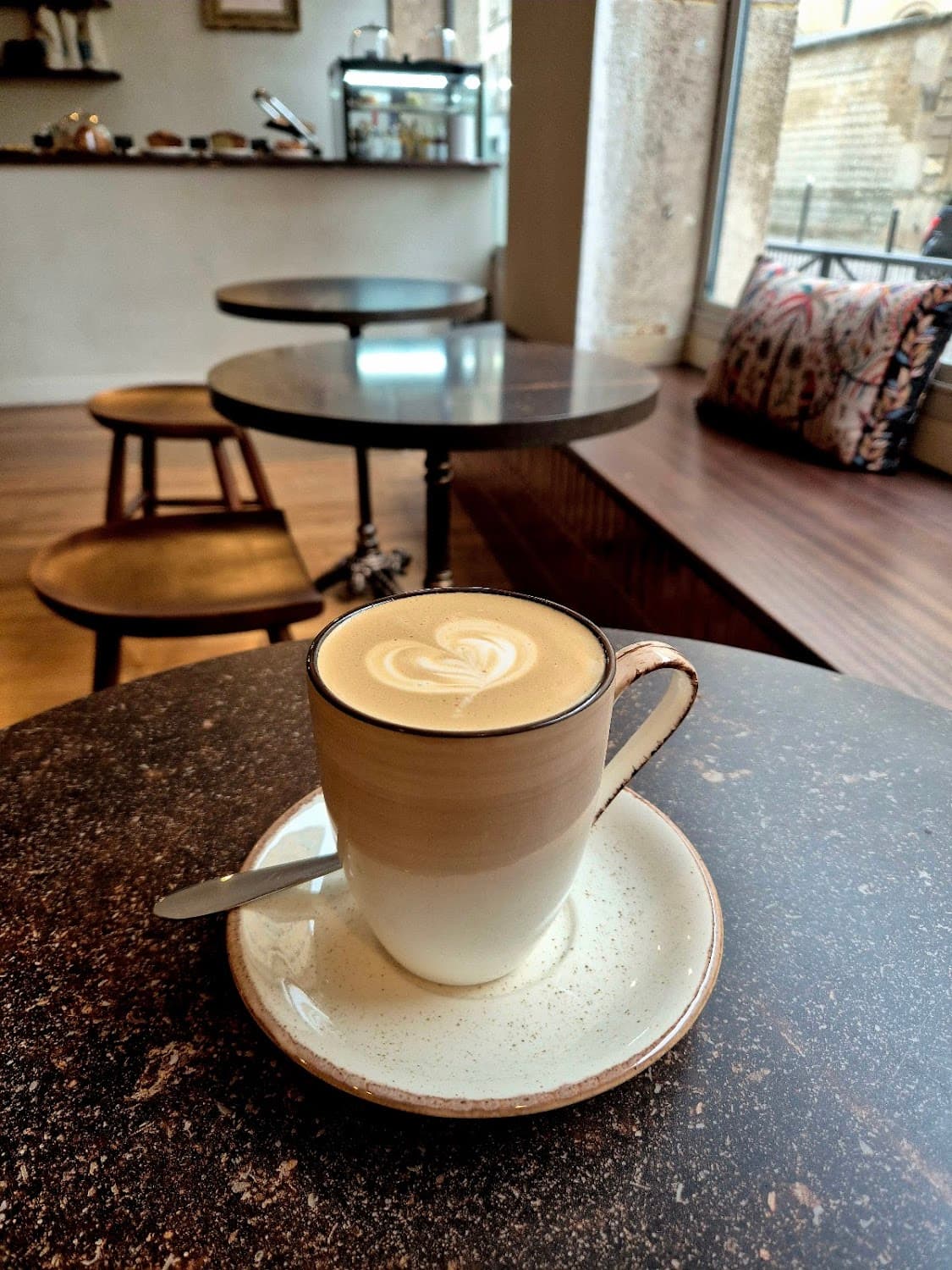 Ginie — specialty coffee shop in Paris (photo 2)