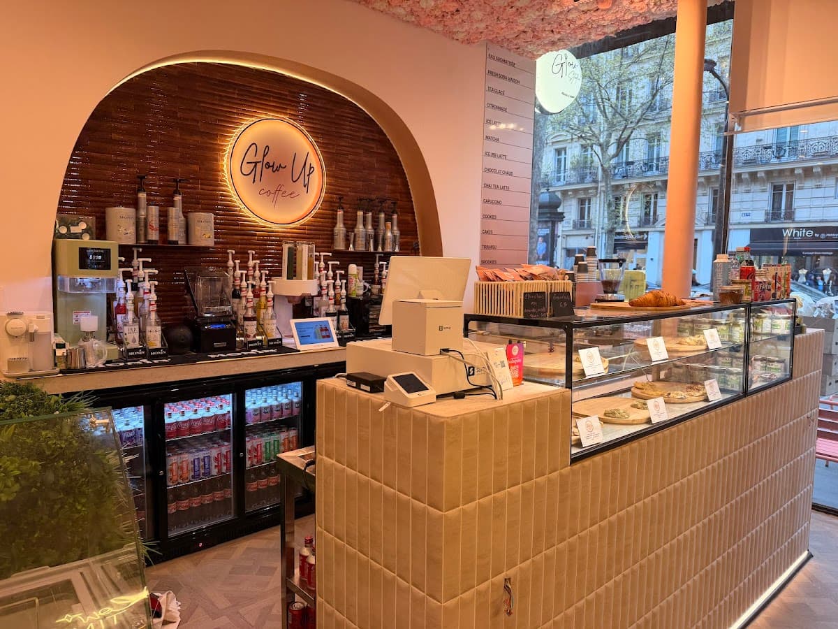 Glow Up Studio And Coffee — specialty coffee shop in Paris (photo 3)