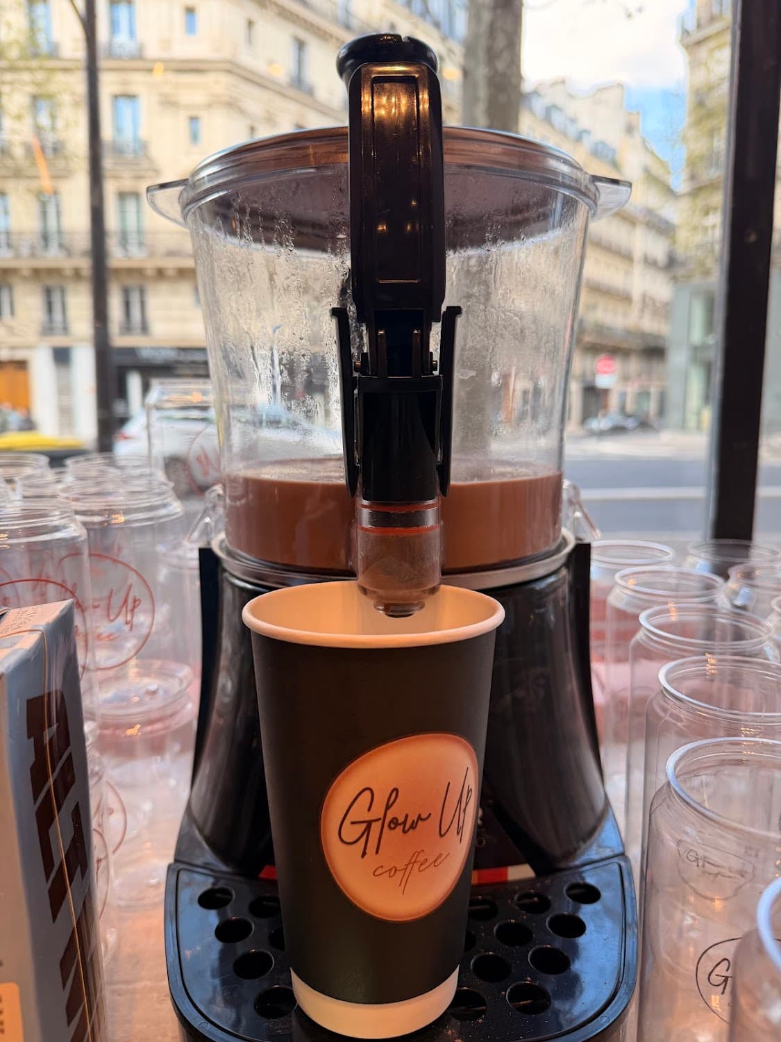 Glow Studio And Coffee — specialty coffee shop in Paris (photo 5)