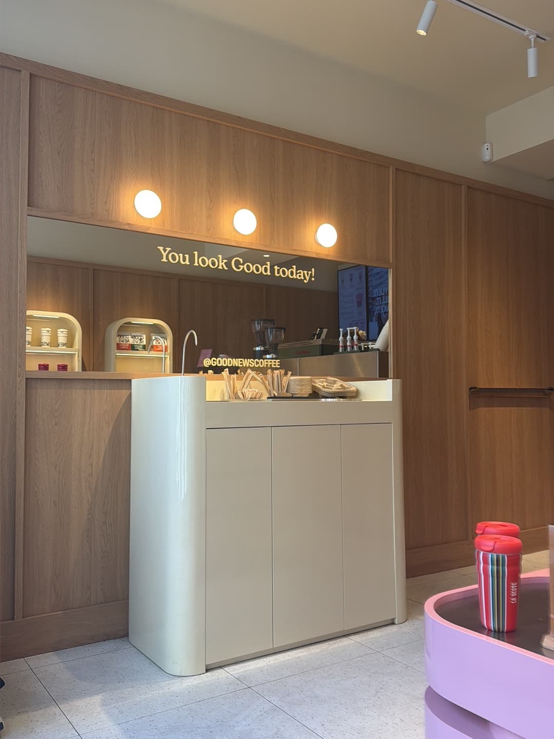 GoodNews Rue du Four — specialty coffee shop in Paris (photo 6)