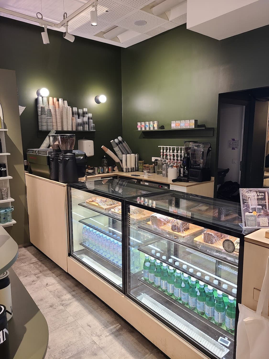 Goodnews - Rue La Fayette — specialty coffee shop in Paris (photo 3)