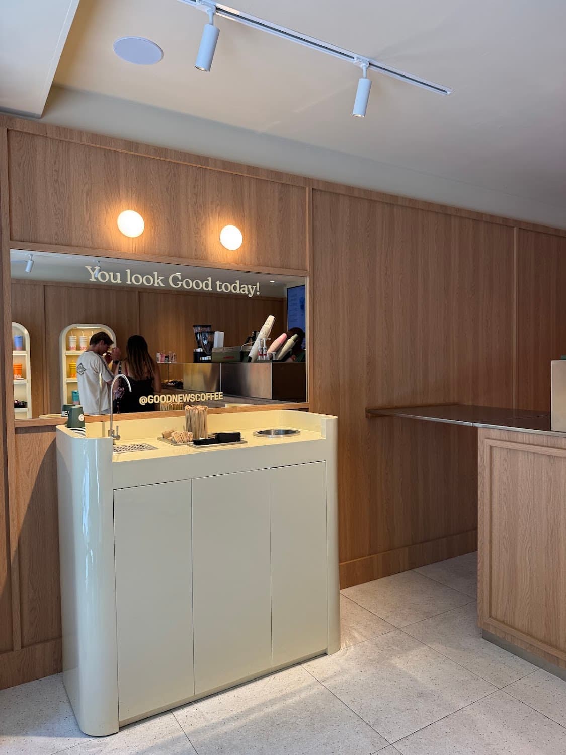GoodNews Saint-Michel — specialty coffee shop in Paris (photo 5)
