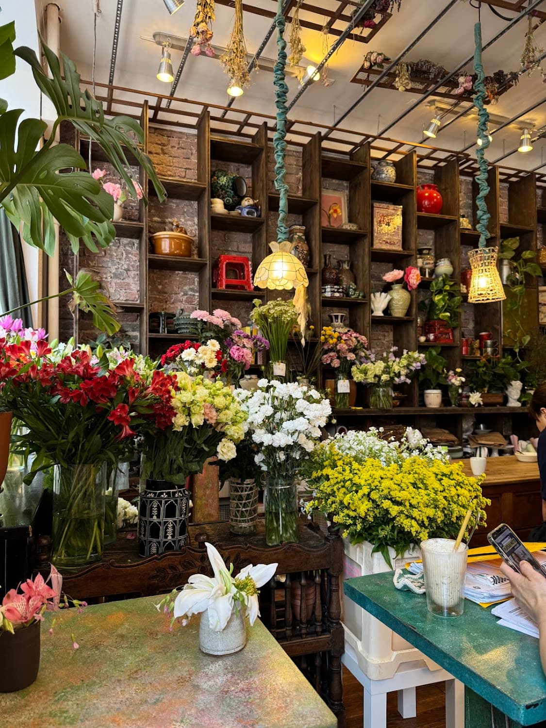 Hà Nội 1988 Flowers and Archives, specialty coffee shop in Paris (photo 7)