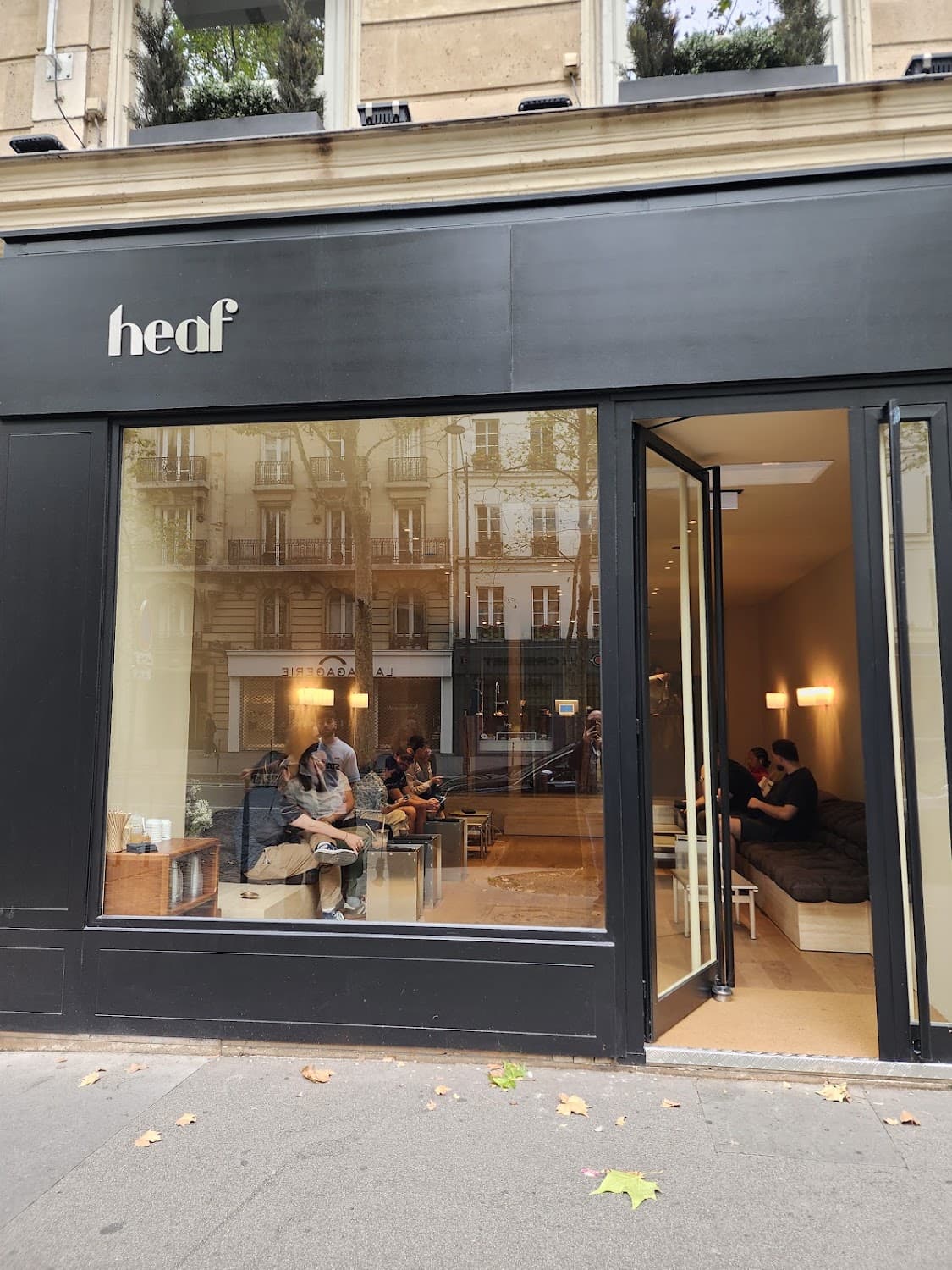 heaf, specialty coffee shop in Paris