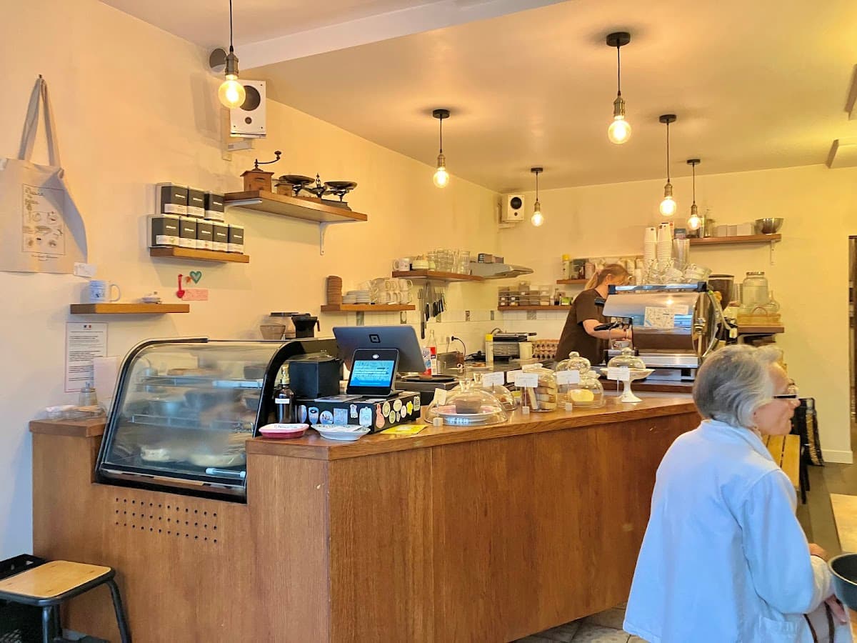 Hélène et Madeleine — specialty coffee shop in Paris (photo 5)