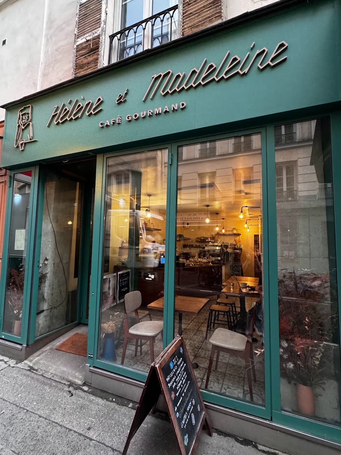 Hélène et Madeleine — specialty coffee shop in Paris (photo 4)
