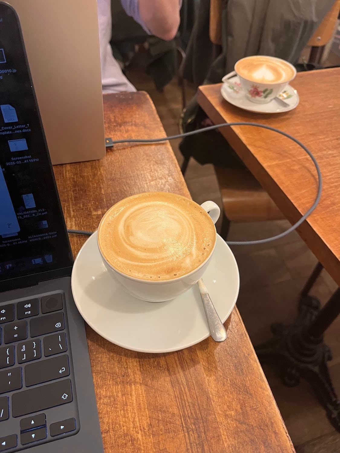 Hélène et Madeleine — specialty coffee shop in Paris (photo 7)