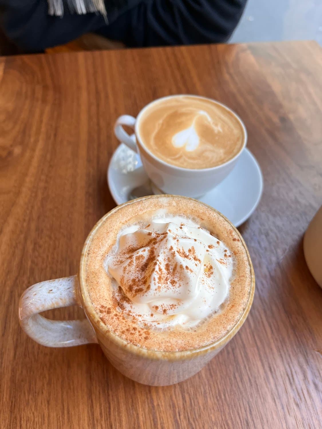 Hélène et Madeleine — specialty coffee shop in Paris (photo 2)