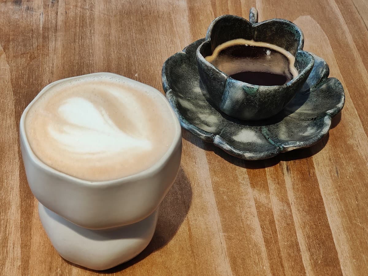 Helen's Book — specialty coffee shop in Paris (photo 4)