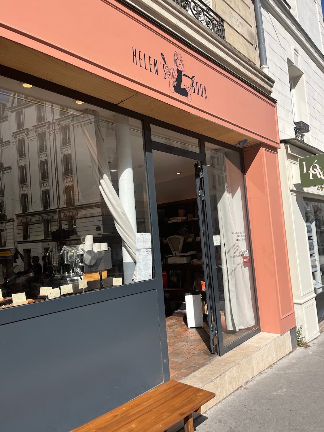 Helen's Book — specialty coffee shop in Paris