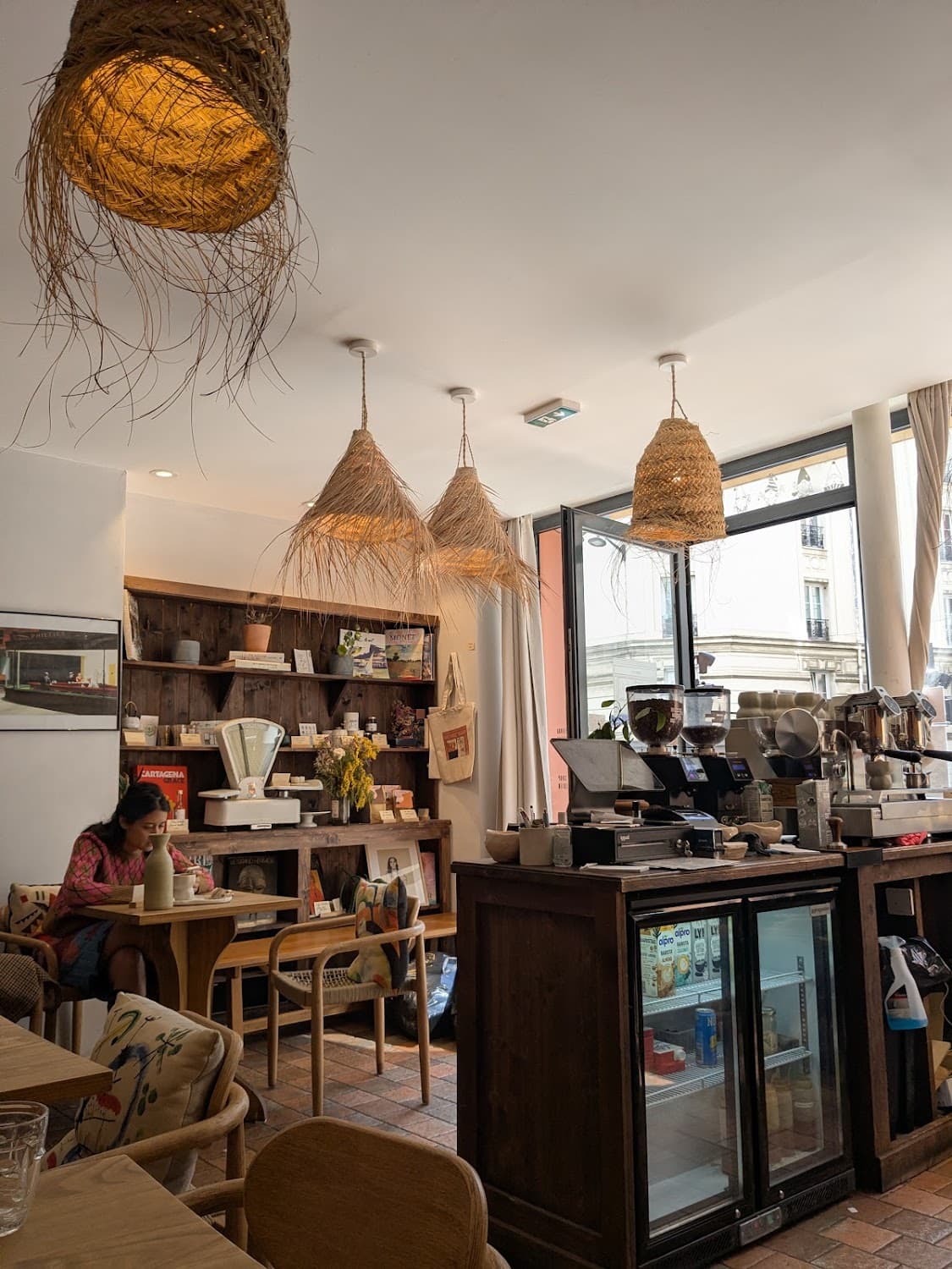 Helen's Book — specialty coffee shop in Paris (photo 3)