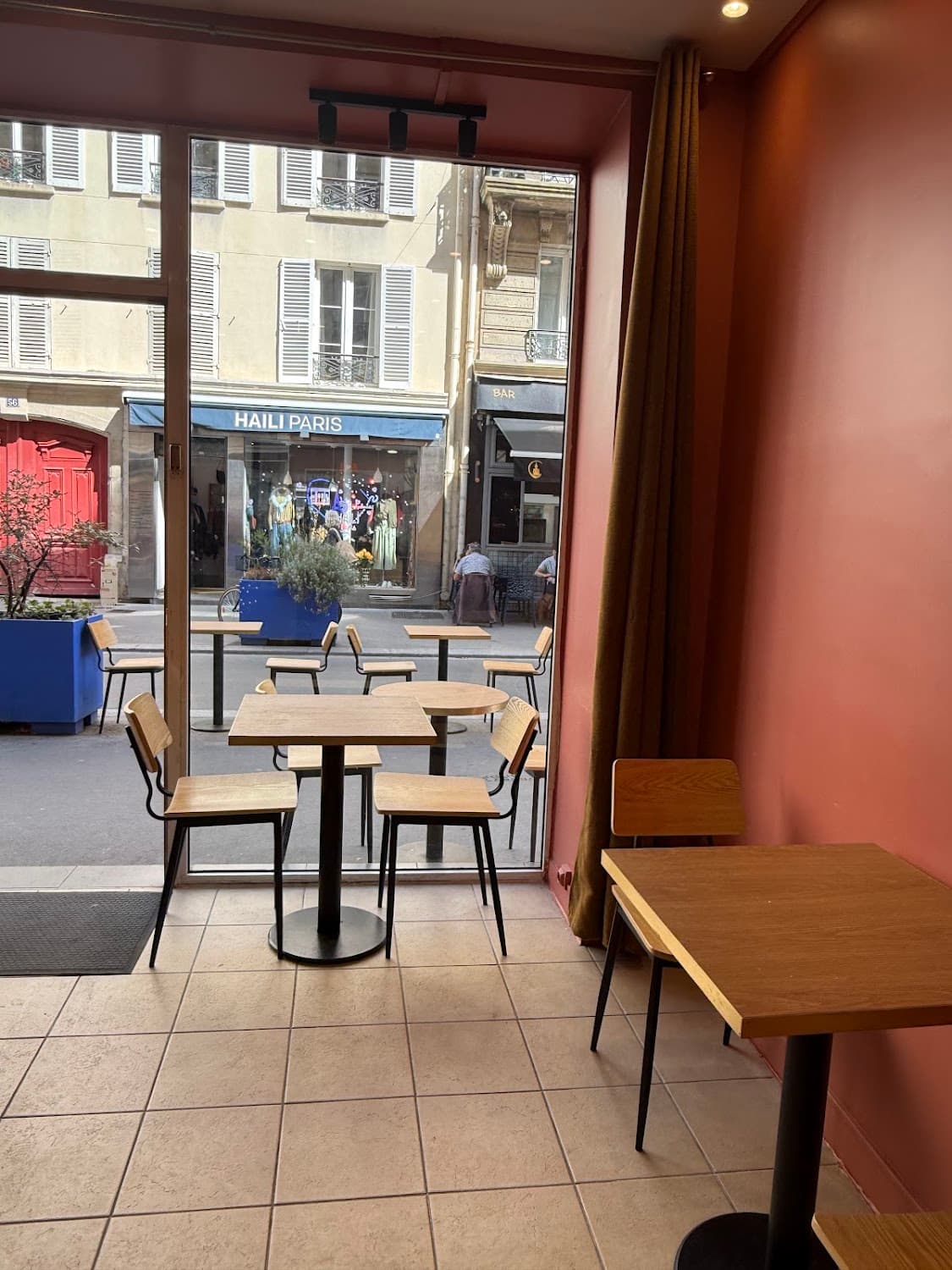 ICI Coffee — specialty coffee shop in Paris (photo 2)