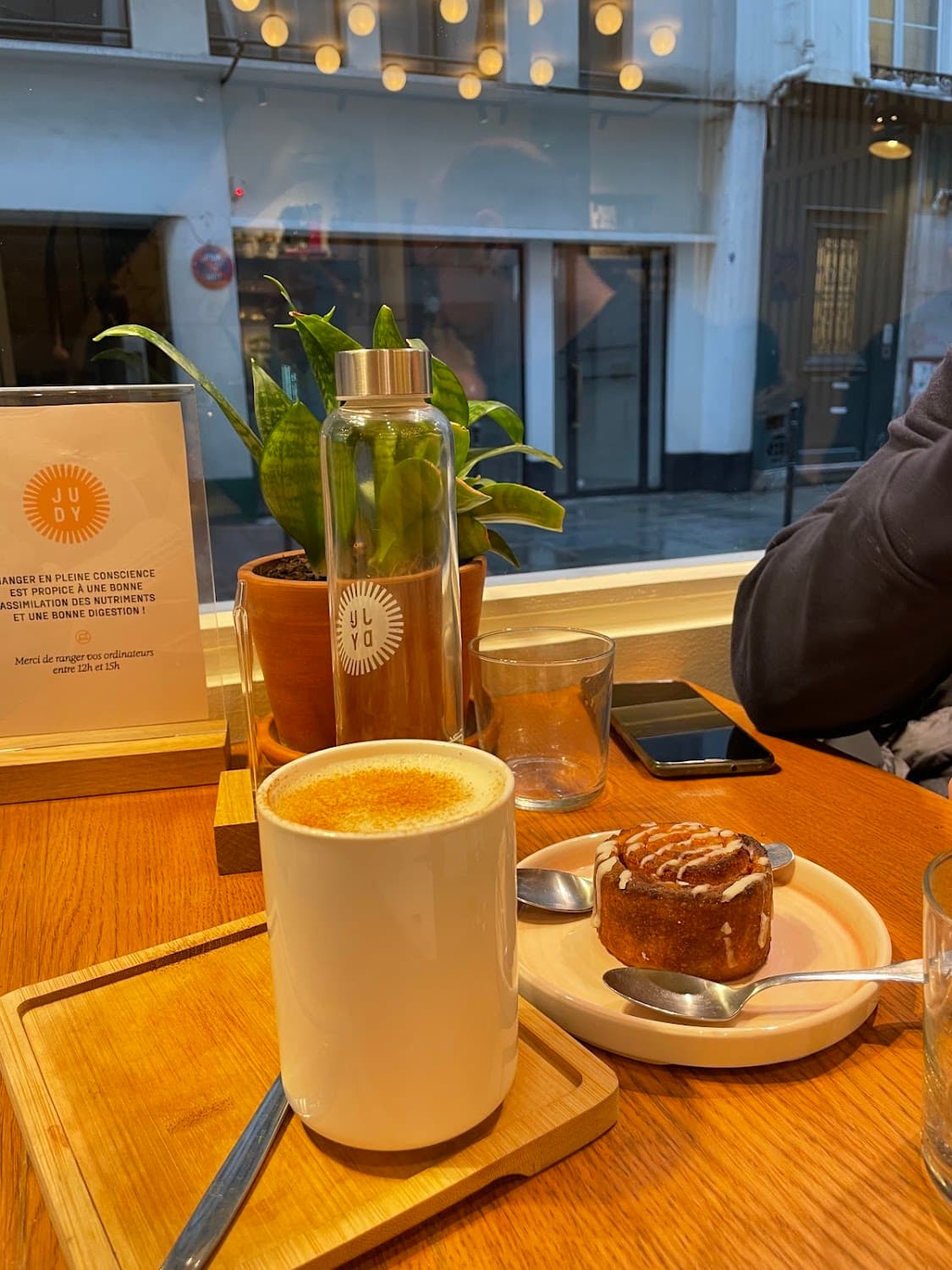Judy - Rue Jean-Jacques Rousseau — specialty coffee shop in Paris (photo 7)