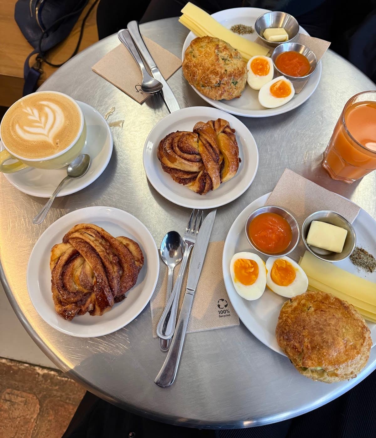 Junction — specialty coffee shop in Paris (photo 3)