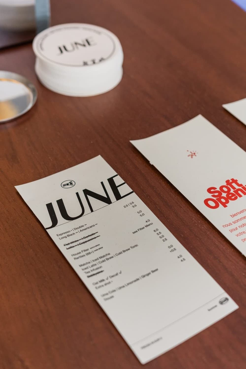 June — specialty coffee shop in Paris (photo 2)