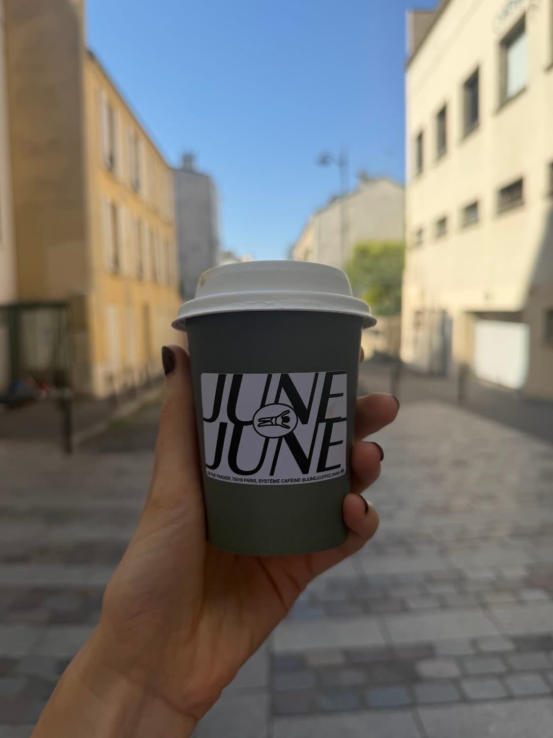 June — specialty coffee shop in Paris (photo 1)