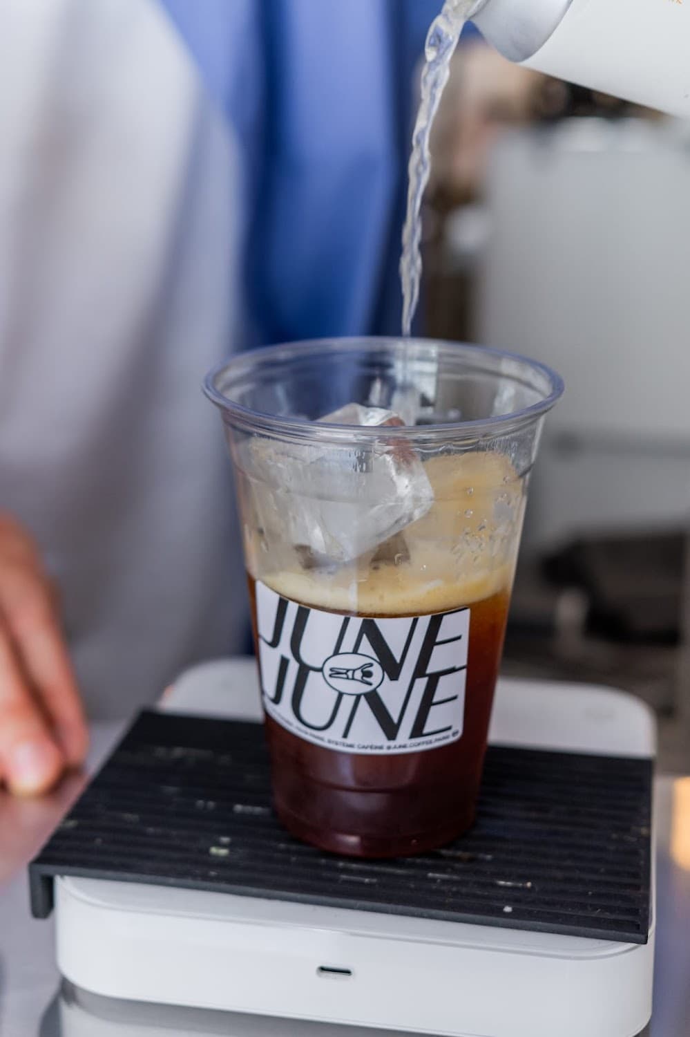 June — specialty coffee shop in Paris (photo 5)