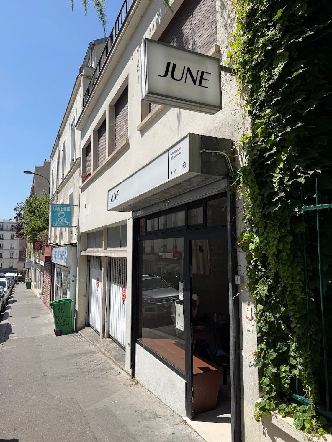 June — specialty coffee shop in Paris (photo 7)