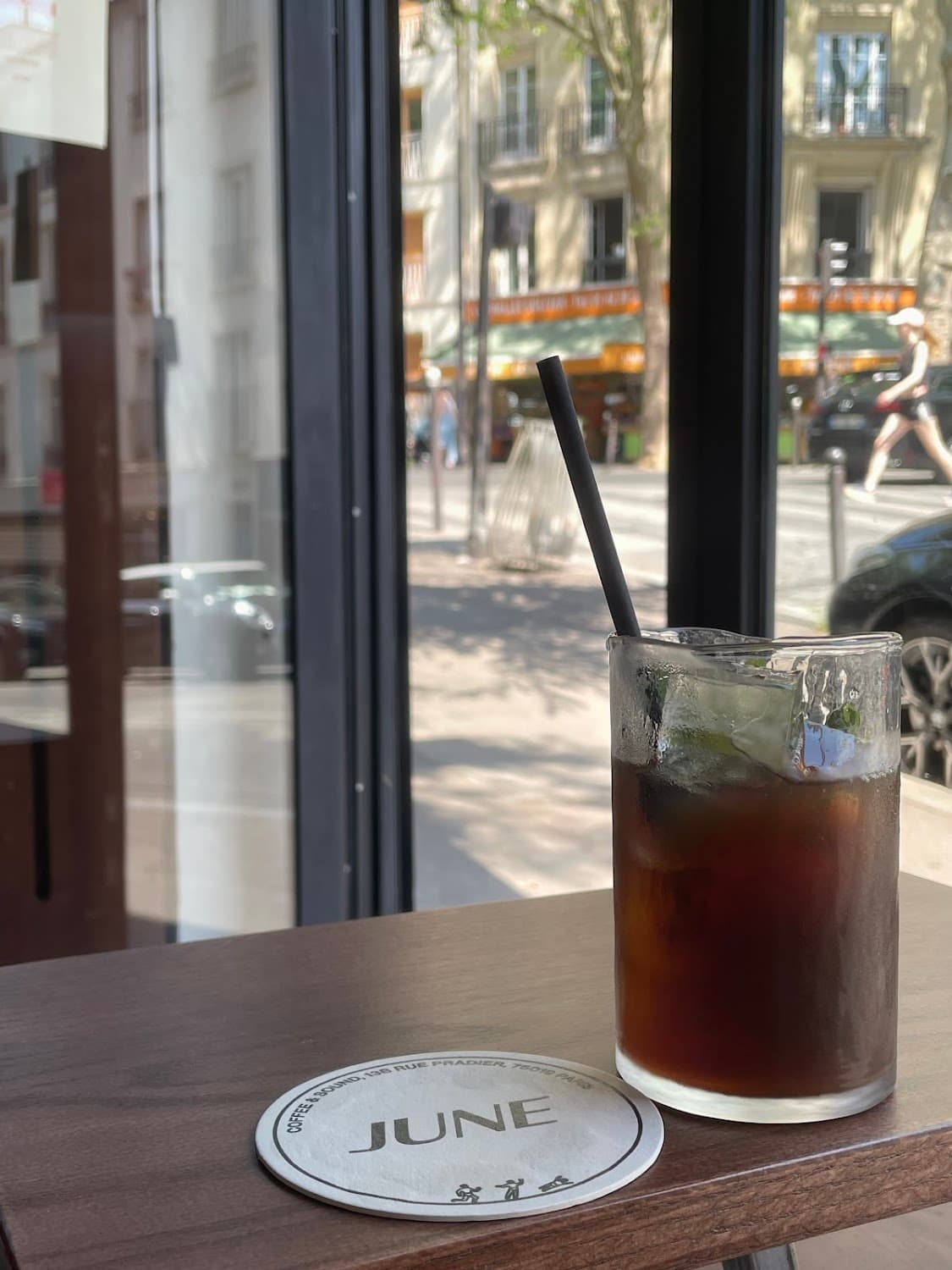 June — specialty coffee shop in Paris (photo 3)