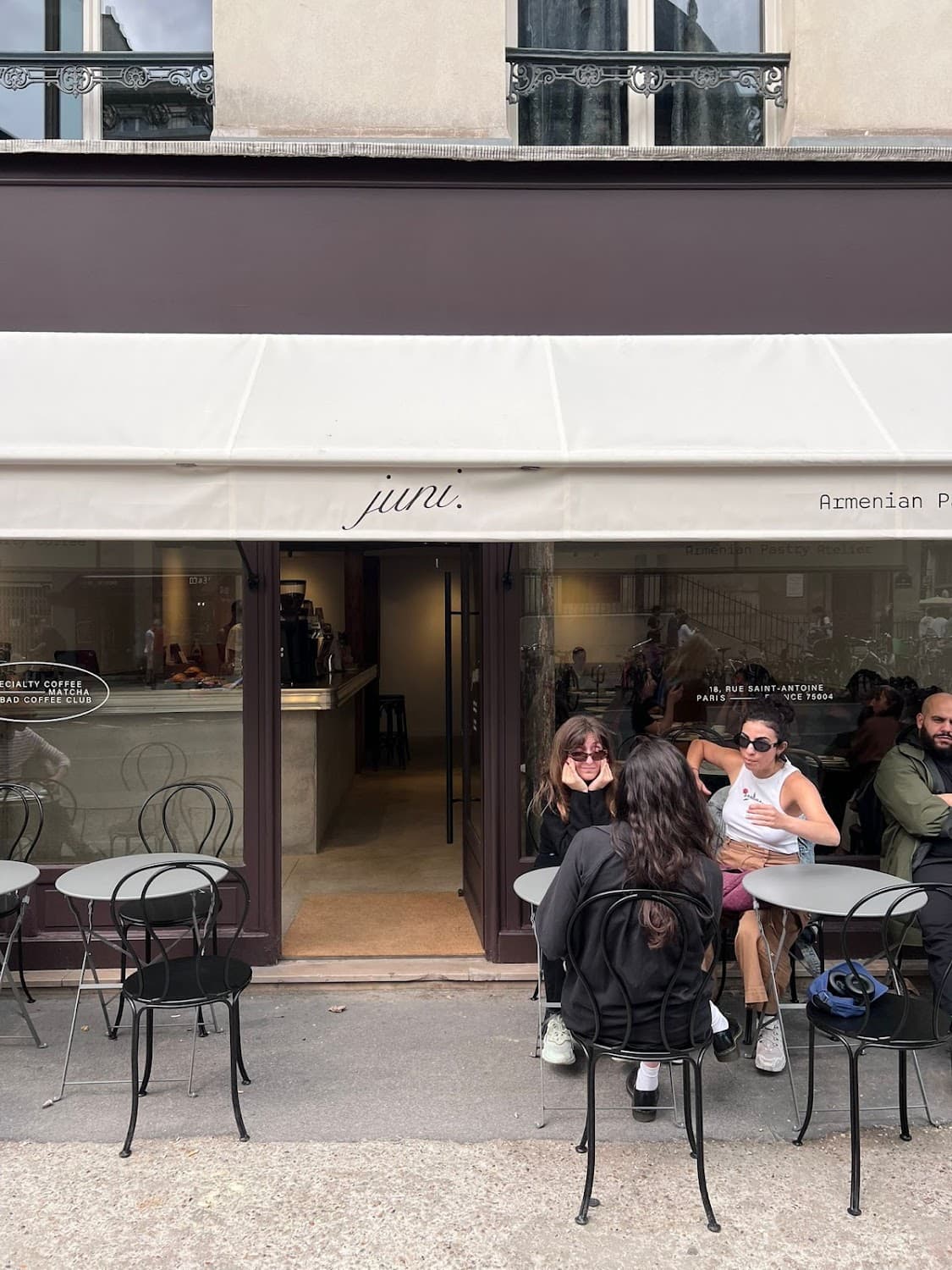Juni, specialty coffee shop in Paris