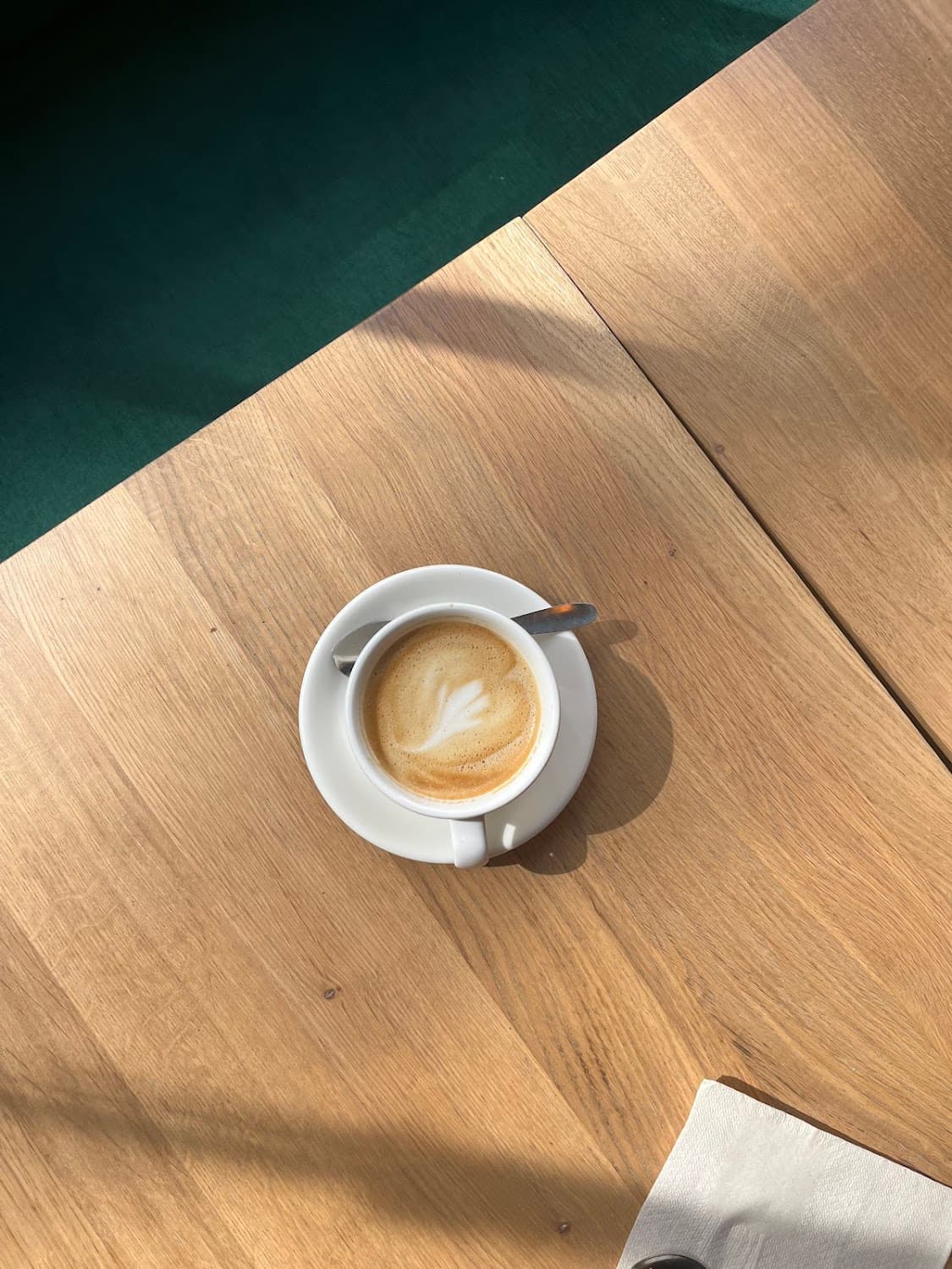 Kafé, specialty coffee shop in Paris (photo 6)