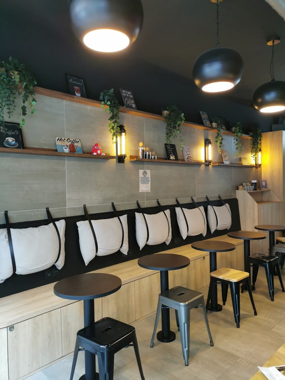 KAFFA KOFFEE Oberkampf — specialty coffee shop in Paris (photo 6)