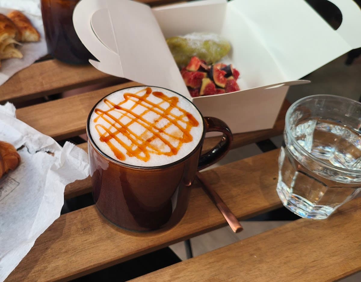 KAFFA KOFFEE Oberkampf — specialty coffee shop in Paris (photo 5)