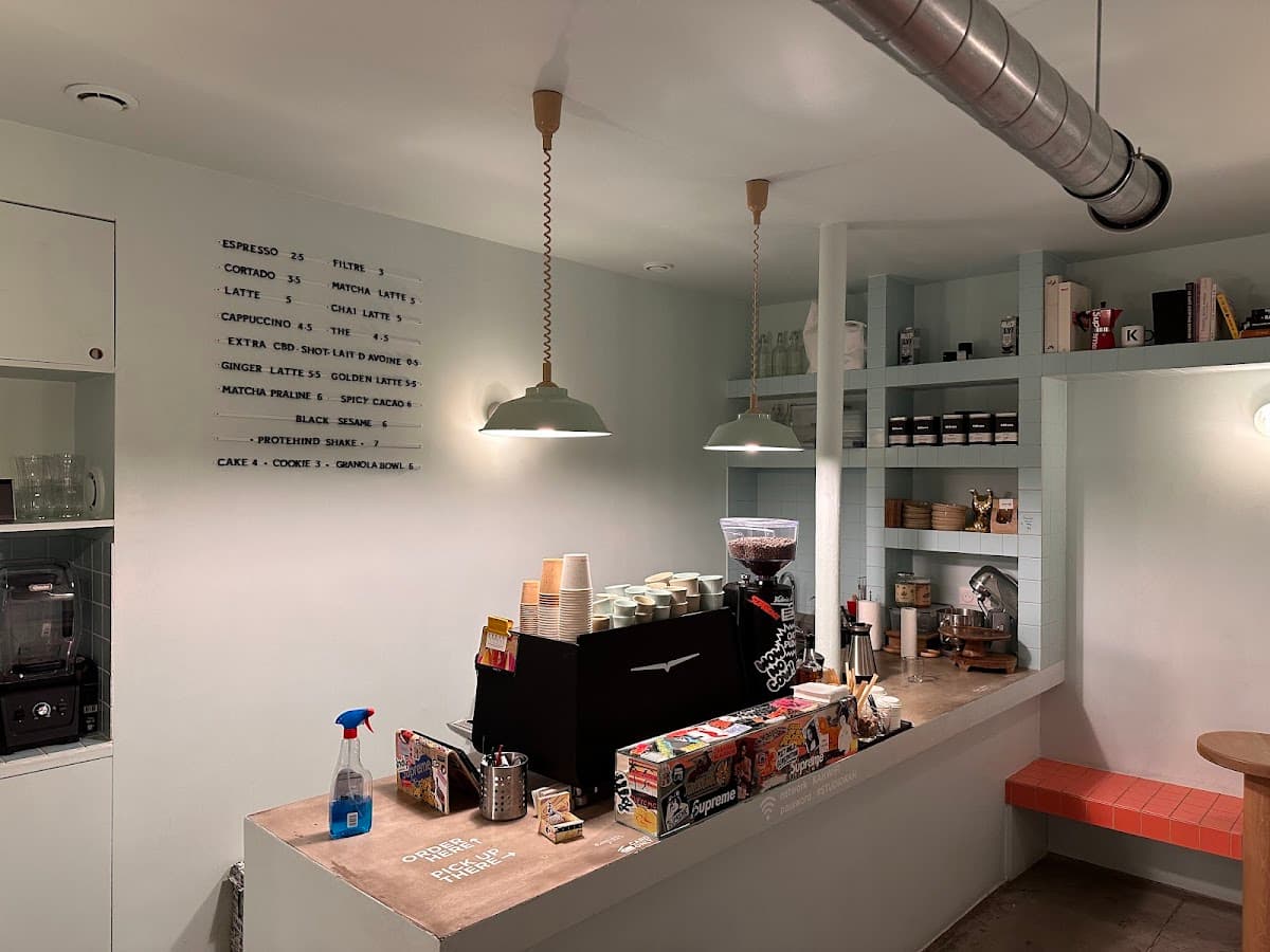 KAH — specialty coffee shop in Paris (photo 4)