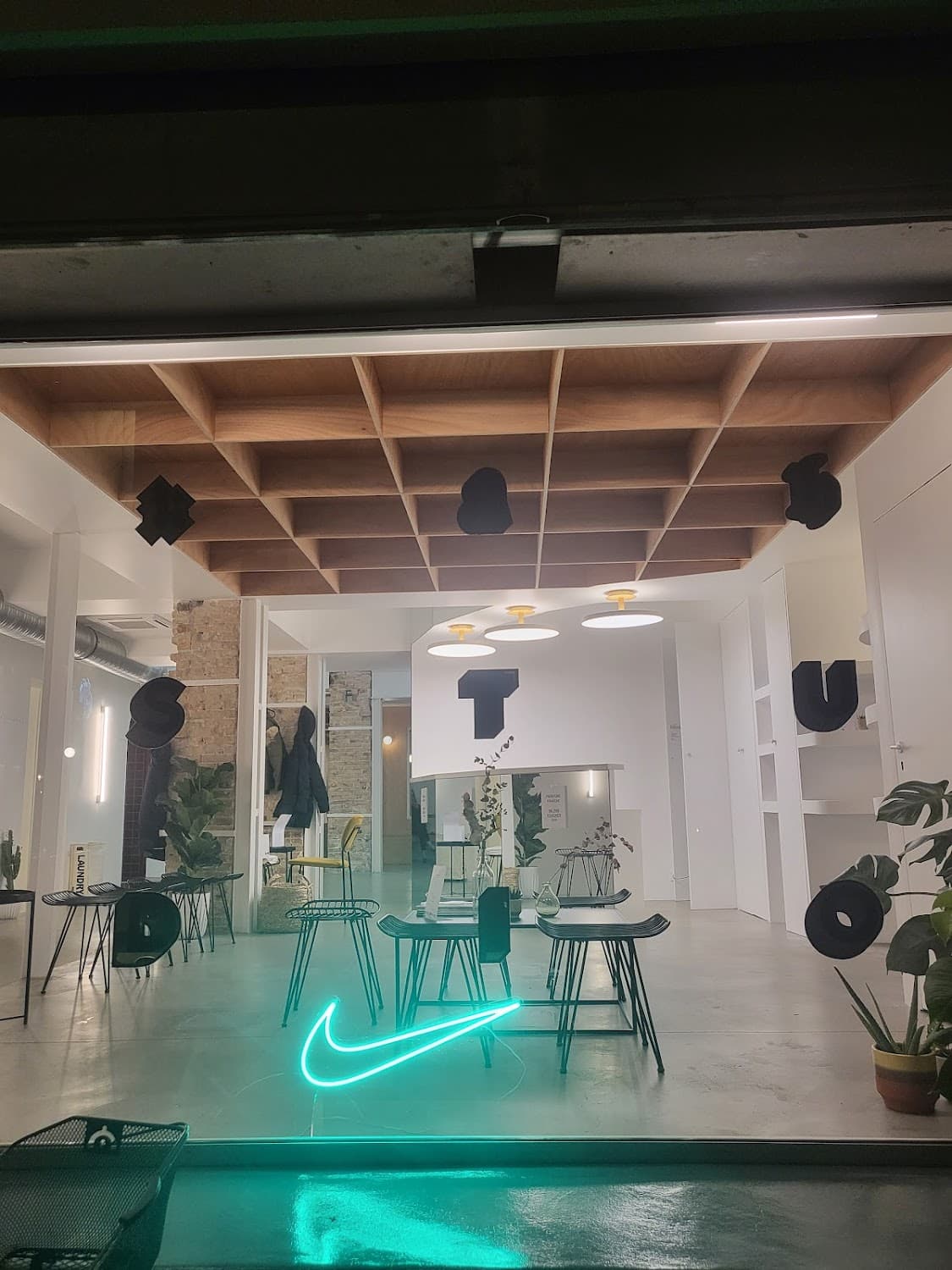KAH — specialty coffee shop in Paris (photo 1)