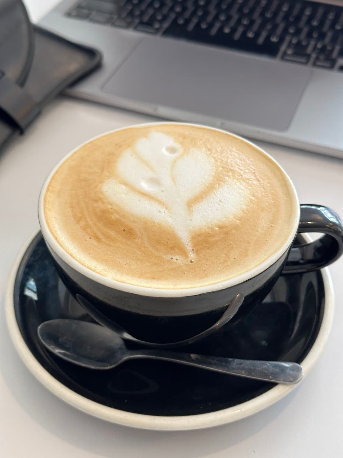 Kind Yoga — specialty coffee shop in Paris (photo 7)