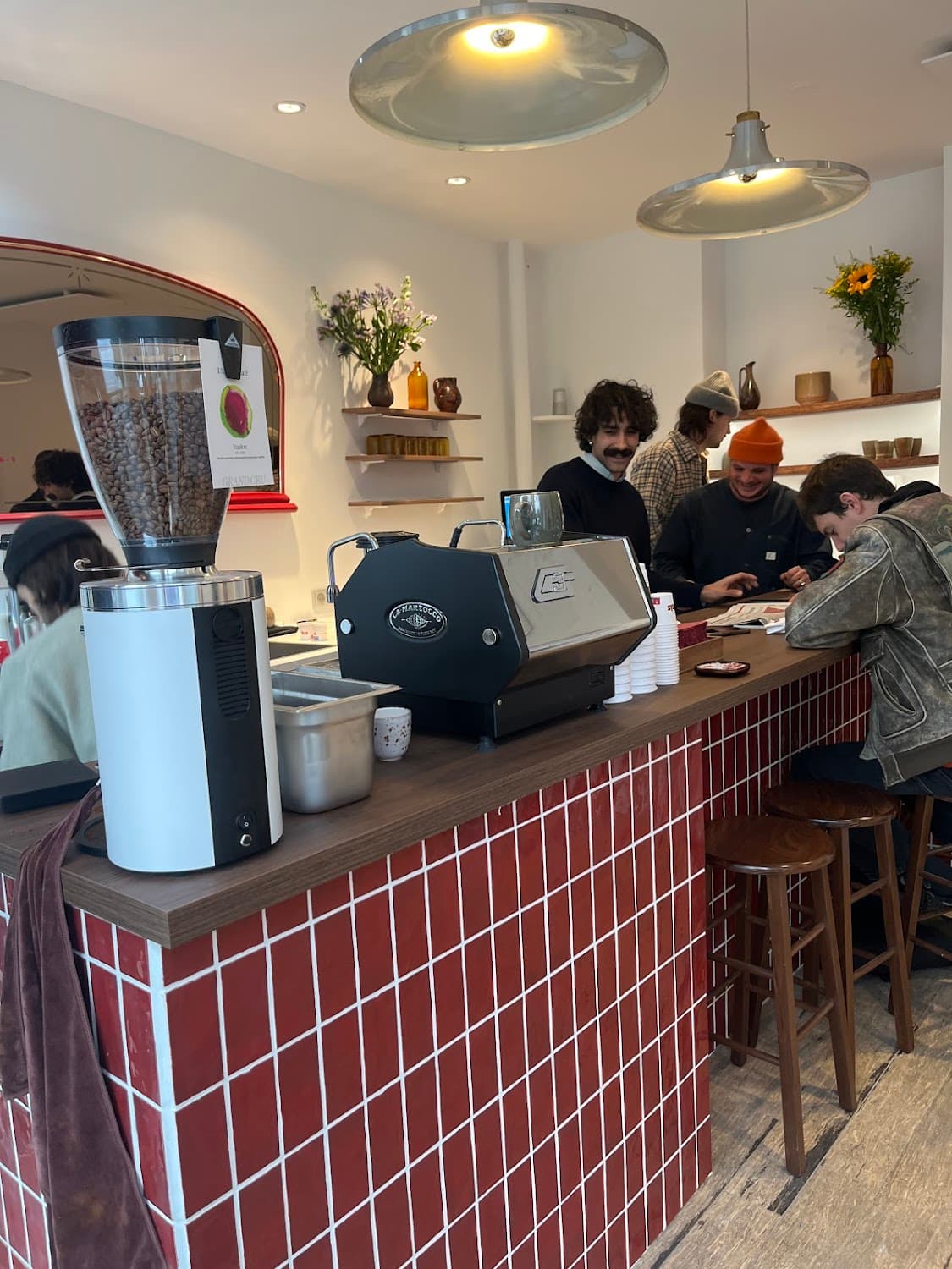 KIS - Keep it secret — specialty coffee shop in Paris (photo 1)
